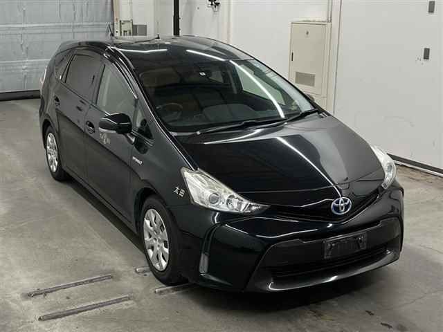 85072 Toyota Prius alpha ZVW41W 2015 г. (MIRIVE Saitama)